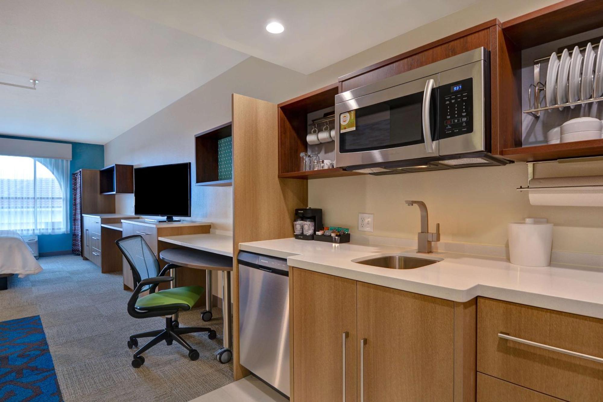 Hotel Home2 By Hilton Orlando Flamingo Crossings, Fl Four Corners