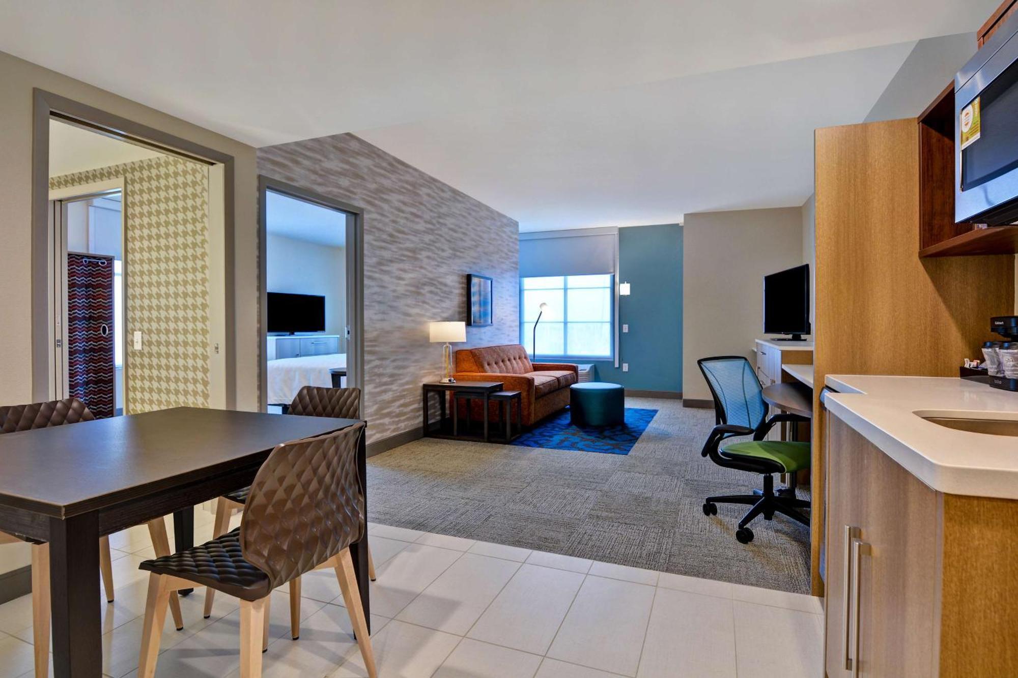 Hotel Home2 By Hilton Orlando Flamingo Crossings, Fl Four Corners